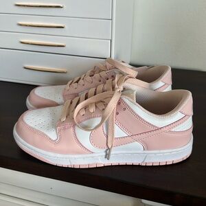 Nike dunks women’s 7